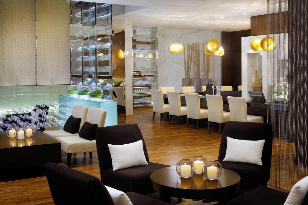 Asiana Hotel Dubai Dış mekan fotoğraf The Lounge at the airport